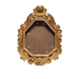 Pareja espejos de madera tallada y dorada, época de Felipe V. Trabajo español, primer cuarto S.