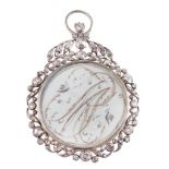 Colgante guardapelo S. XVIII de diamantes de talla rosa, con iniciales realizadas con pelo y