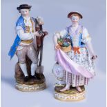 Pareja de figuras galantes de porcelana esmaltada. Meissen, 1818 - 1860. Altura: 19 cm La rama que