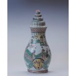 Aguamanil en porcelana china decorado con esmaltes de la familia verde, dinastía Qing, período