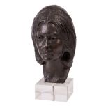 JOSÉ TORRES GUARDIA (Valencia, 1932 - Madrid, 2017) Busto femenino Bronce. 36 x 20 x 21 cm. Firma