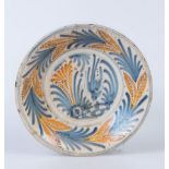 Plato de cerámica esmlatada la serie de la golondrina en azul cobalto y naranja, con lañas.