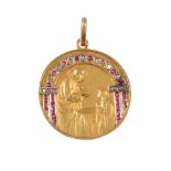 Medalla colgante de pp. S. XX con escena religiosa, adornada con rubíes y diamantes En montura de