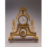 Reloj de sobremesa francés con ornamentos florales y vegetales, época Imperio (1801-1821) Medidas: