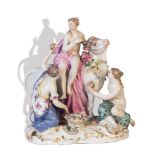 “El rapto de Europa”. Grupo escultórico de porcelana esmaltada. Meissen, S. XIX Medidas: 23 cm.