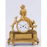 Reloj de consola o sobremesa francés en bronce dorado al mercurio y cincelado, época Carlos X,
