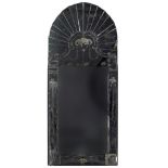 Espejo de cristal de Murano con decoración de cabeza de carnero, a la rueda. S. XX Medidas: 177 x 76