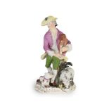 Gaitero con ovejas, Figura escultórica de porcelana esmaltada. Inglaterra, S. XVIII Altura: 14 cm