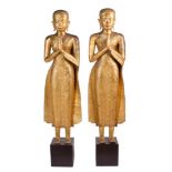Bodhisattva Pareja de esculturas en bronce patinado Indonesia-Tailandia, S. XX Medidas con peana: