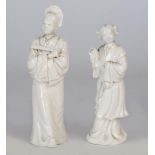 Lote de dos figuras en porcelana " Blanch de Chine", s. XX  Alturas entre 16 y 13,5 cm.