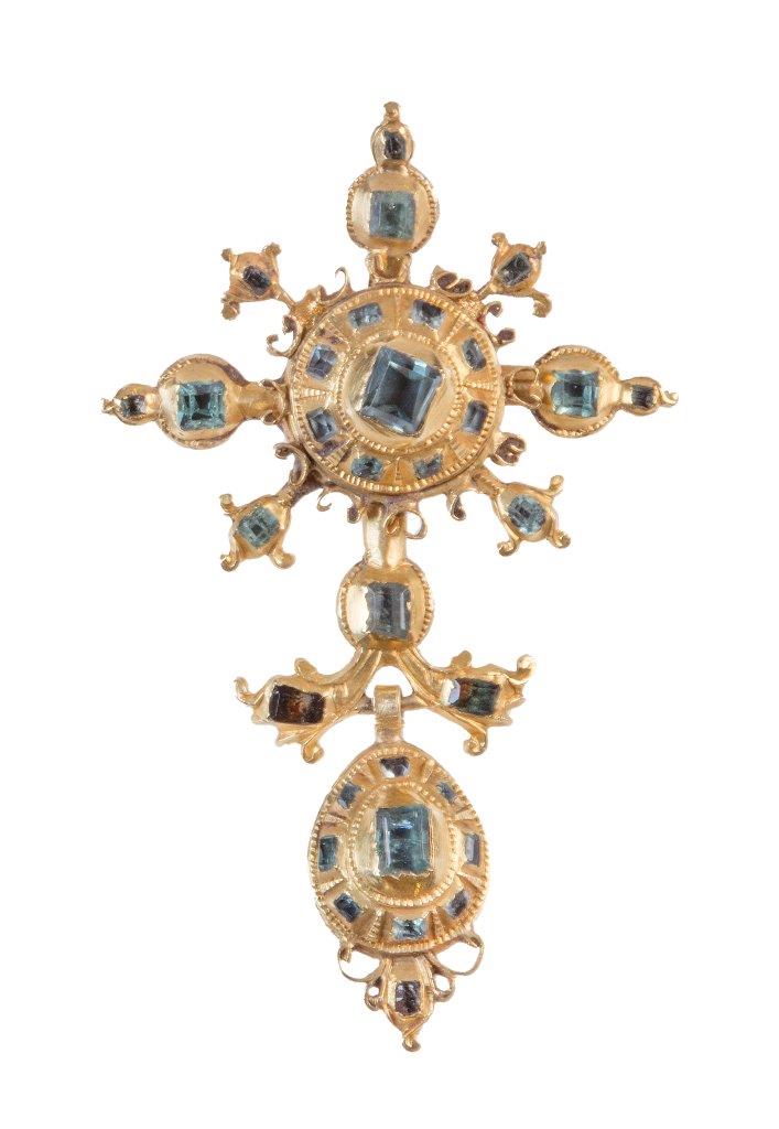 Cruz colgante popular de esmeraldas S. XVIII-XIX con perilla y trébol colgantes En oro amarillo de