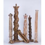Lote de siete columnas de madera tallada y dorada. Trabajo español, S. XVI-XVII  Alturas entre 32