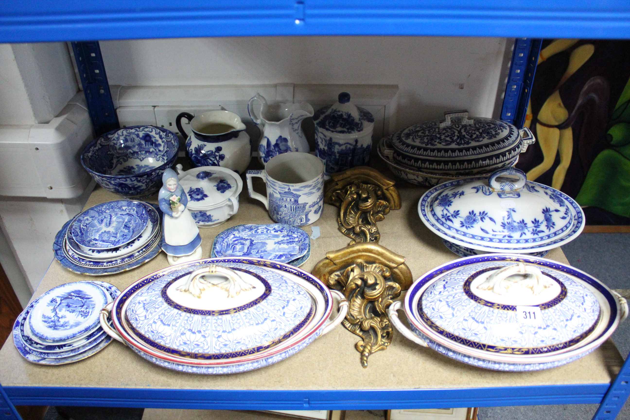 Various items of decorative blue & white china; & a pair of gilt composite wall brackets. - Image 4 of 5
