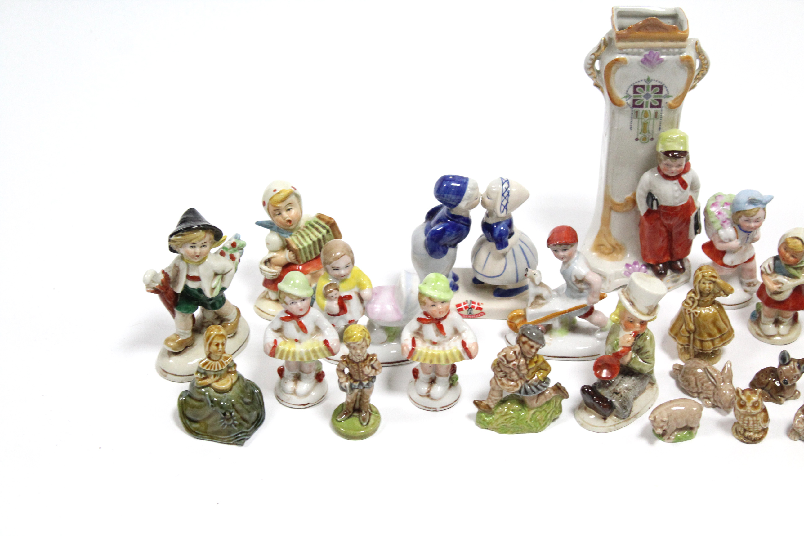 Approximately twenty various china figure ornaments. - Image 4 of 4