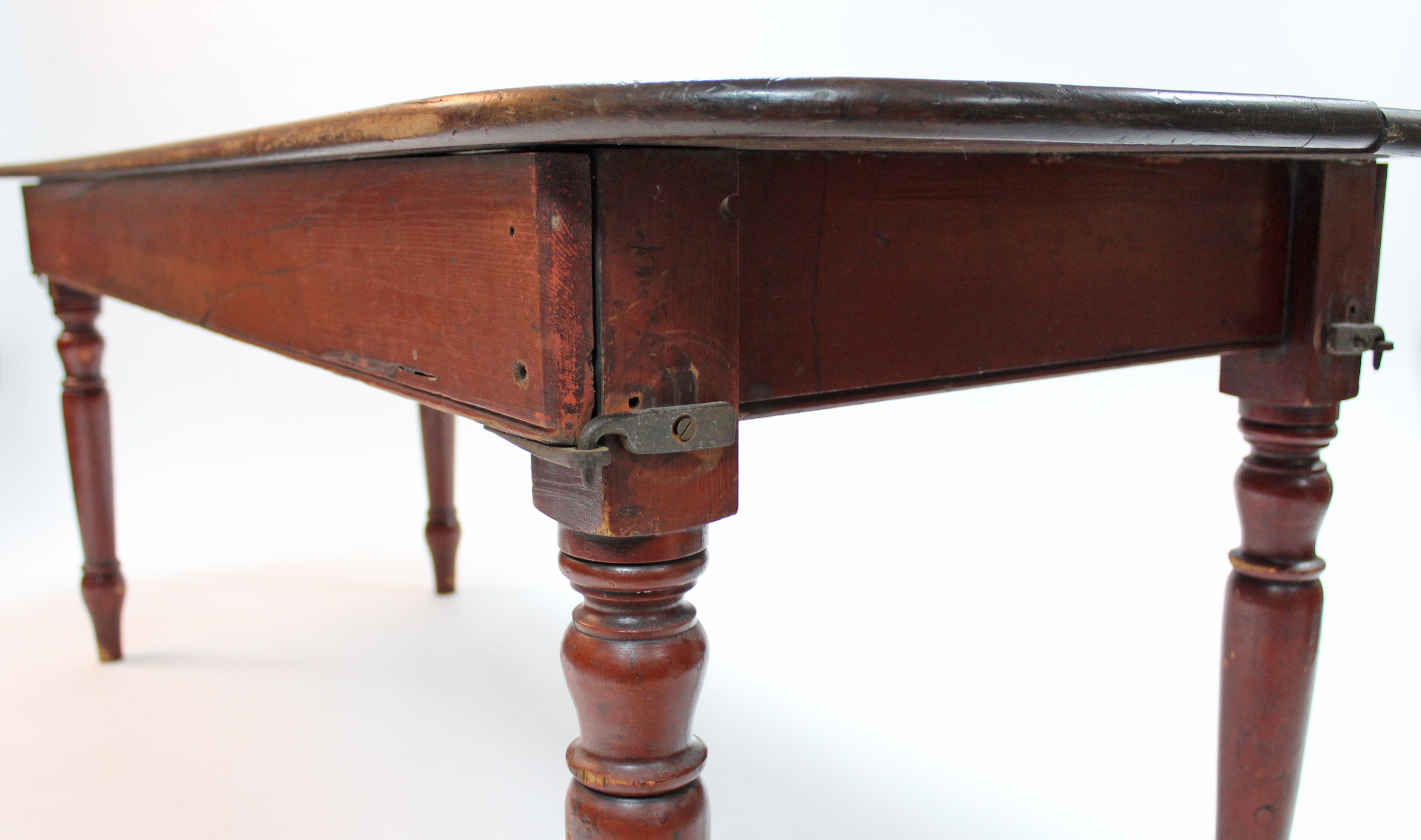 A Victorian mahogany rectangular portable serving table with rounded corners, on turned tapering - Image 3 of 4