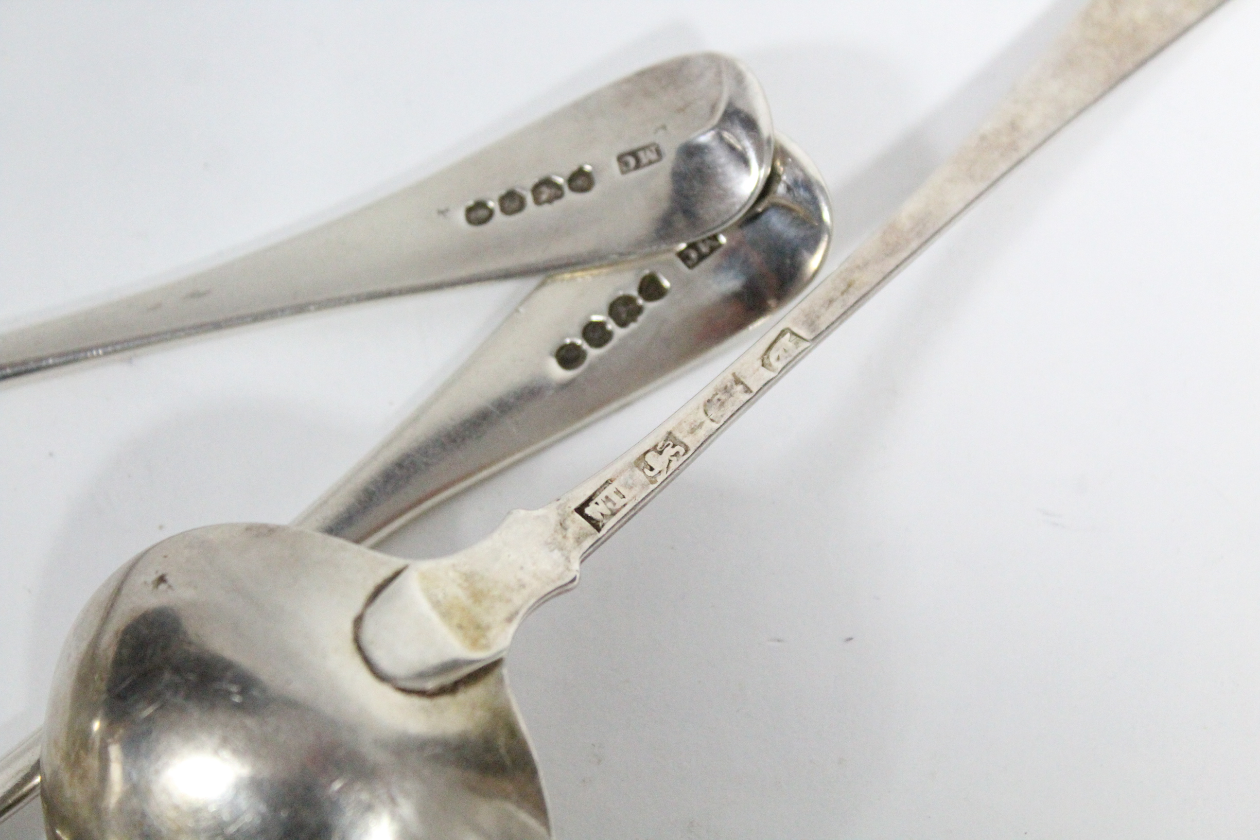 A pair of William IV silver Old English sauce ladles with oval bowls, London 1836 by Mary Chawner; & - Image 3 of 3