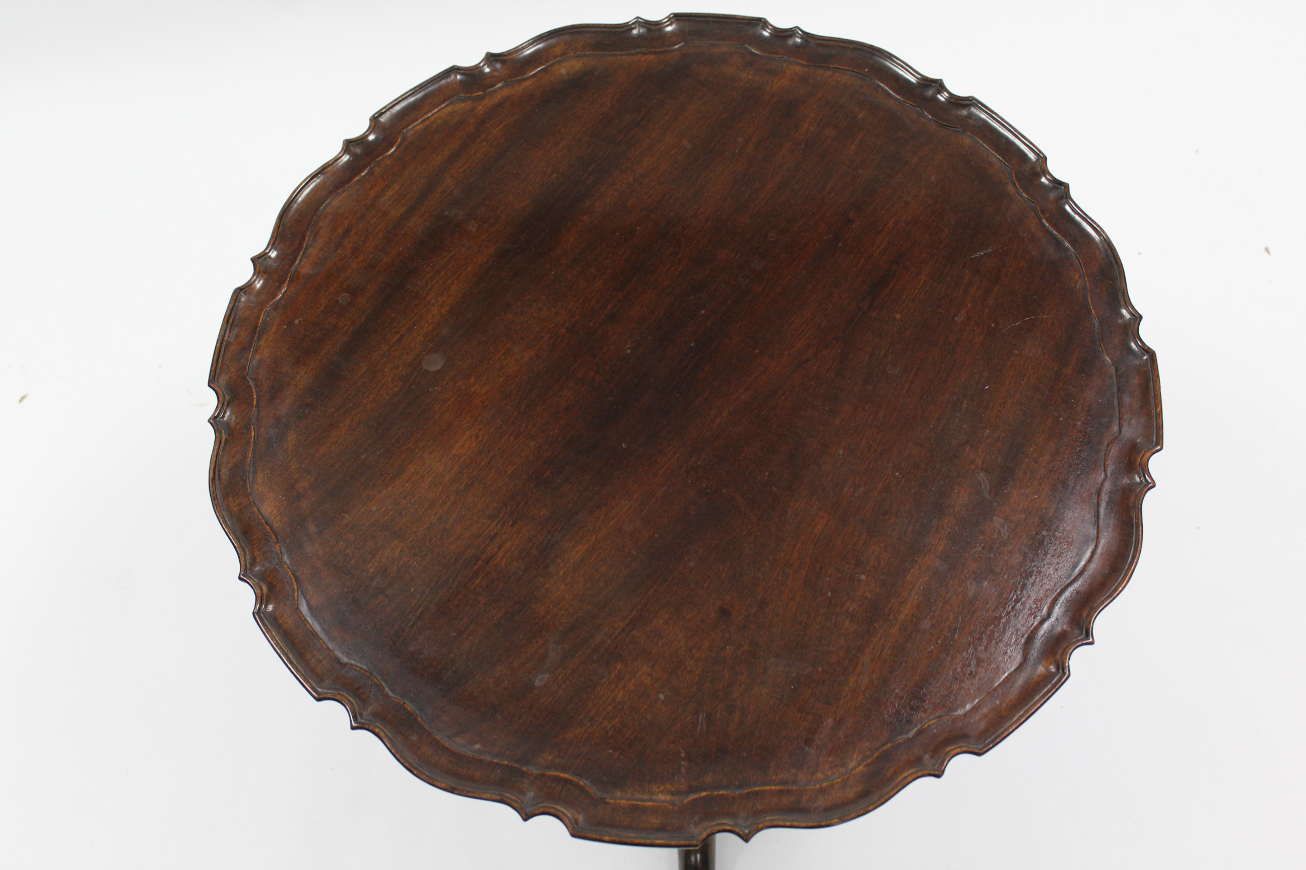 A George II-style mahogany tripod table, the circular tilt-top with pie-crust edge, on vase-turned - Image 2 of 3