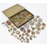Approximately thirty various British military cap badges; & various ditto tunic buttons.