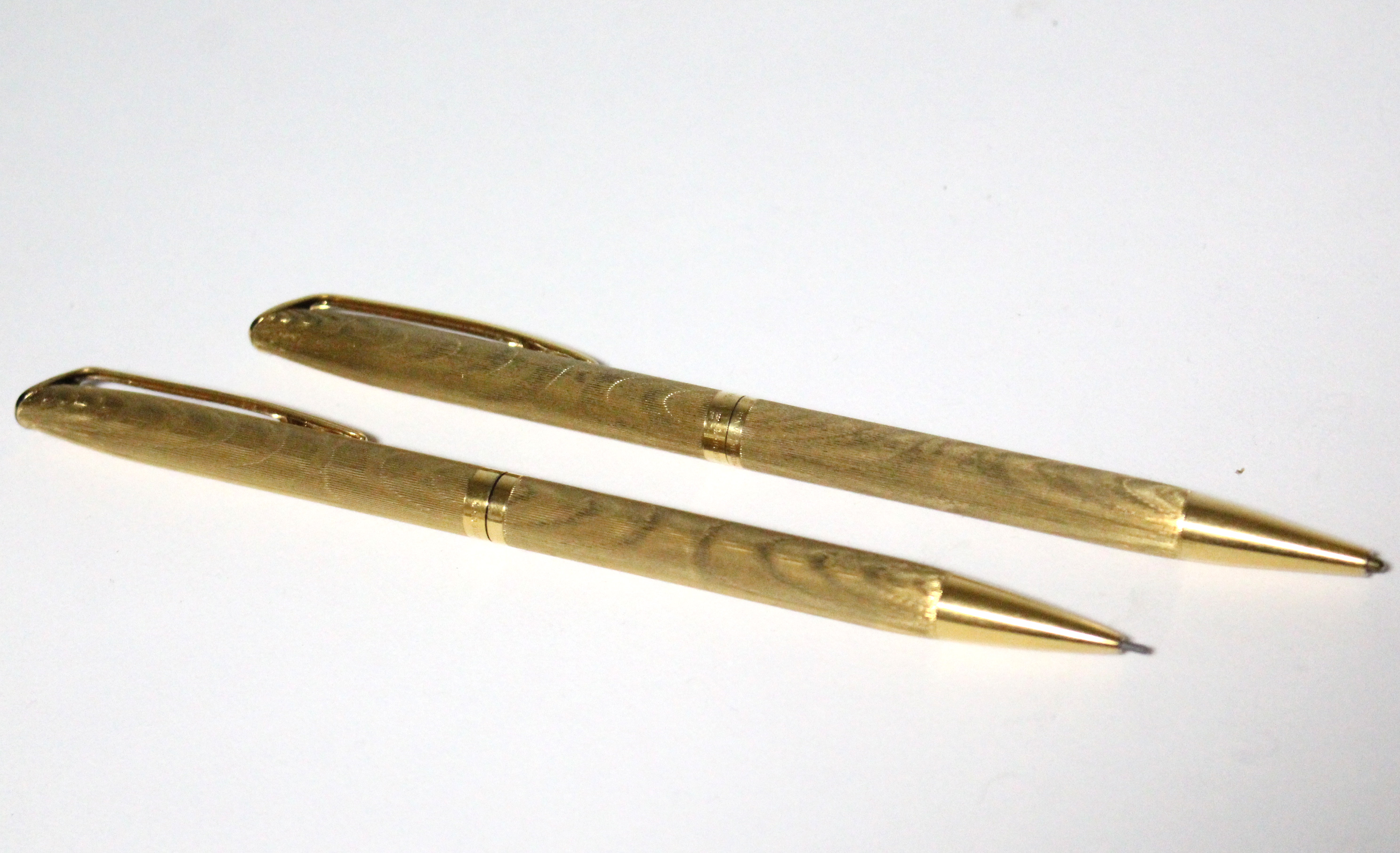 A set of three Waterman 'Plaque OR G' pens, comprising: fountain pen, ball-point pen, & propelling - Image 4 of 5