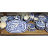 Various items of blue & white transfer-printed china, part w.a.f.