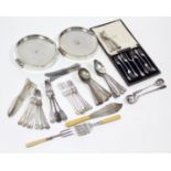 A pair of plated warming plates, 8” diameter; a set of six plated dessert forks & matching dessert