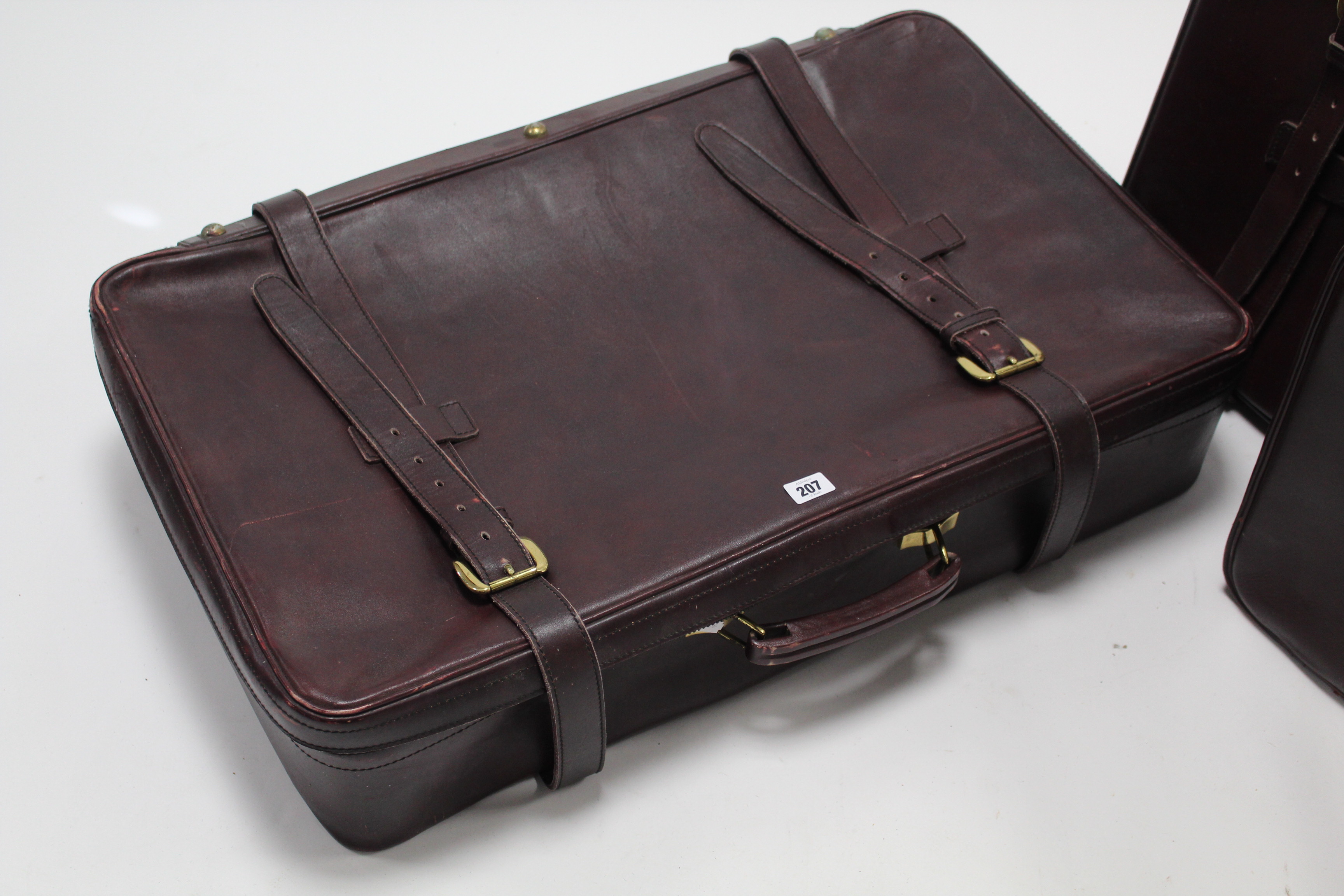 A set of three crimson fibre-covered graduated suitcases. - Image 2 of 3