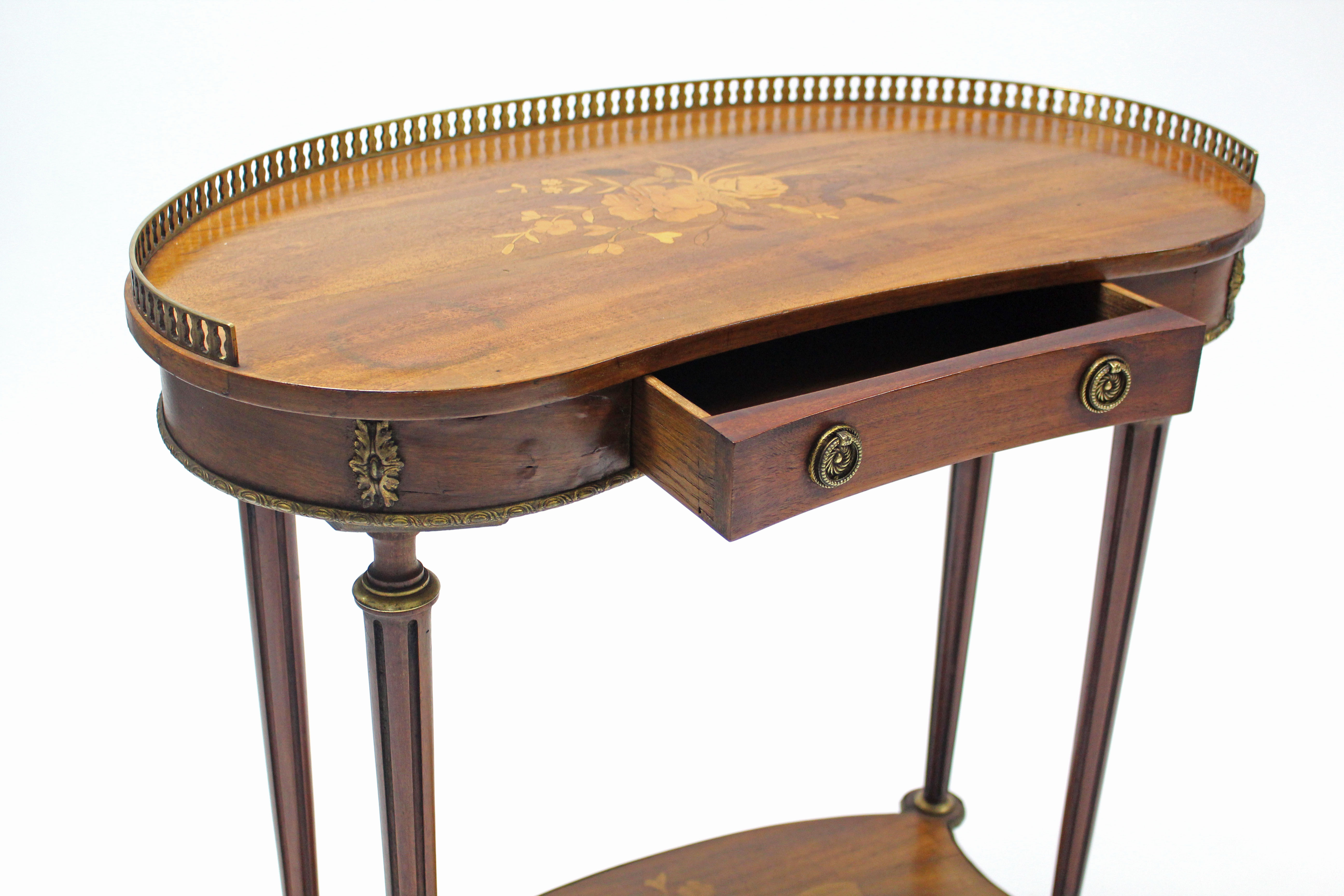 A Louis XVI style mahogany kidney-shaped occasional table with floral marquetry top, brass gallery & - Image 5 of 5