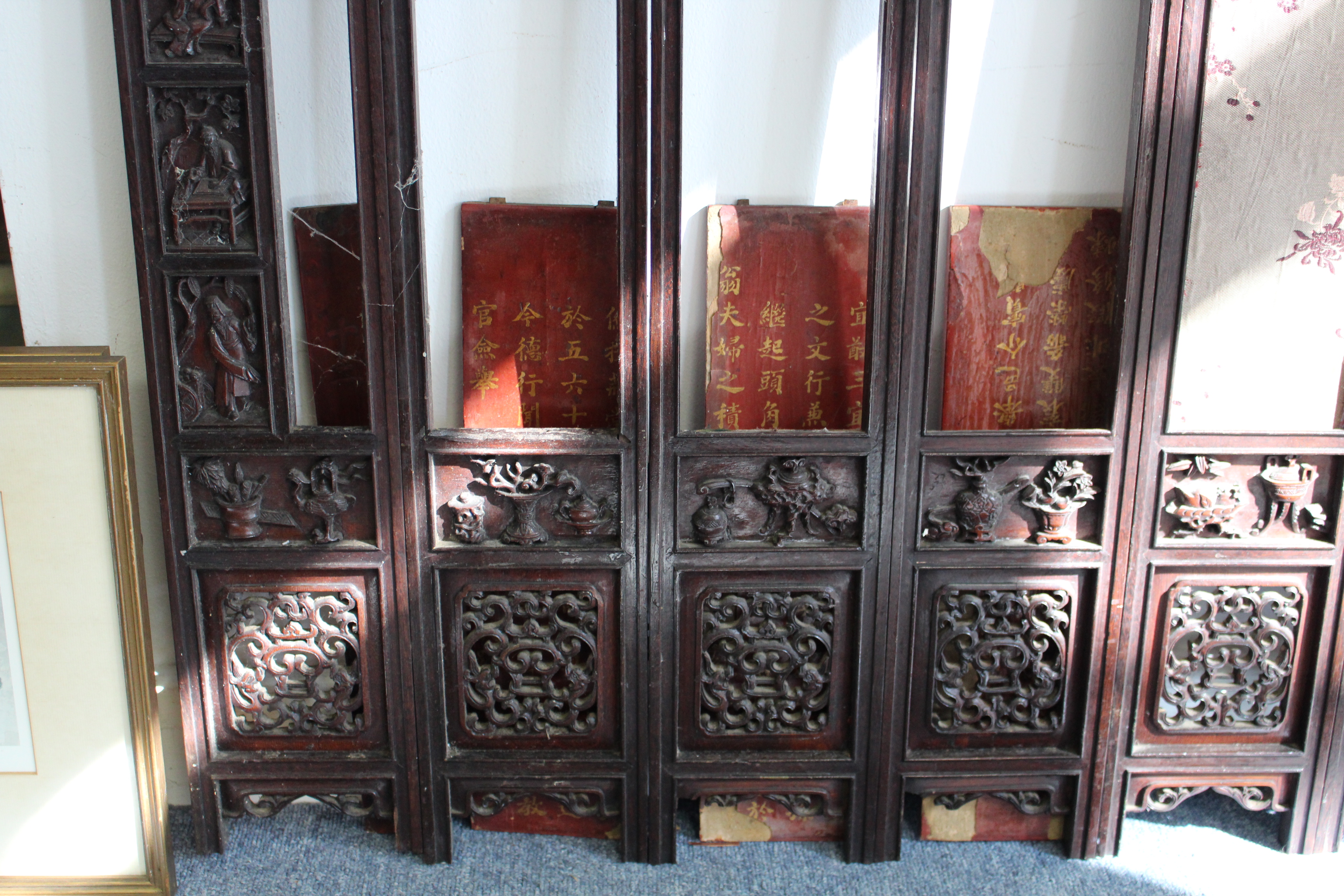 An early 20th century Chinese carved hardwood screen decorated with precious objects, figures, & - Image 3 of 6