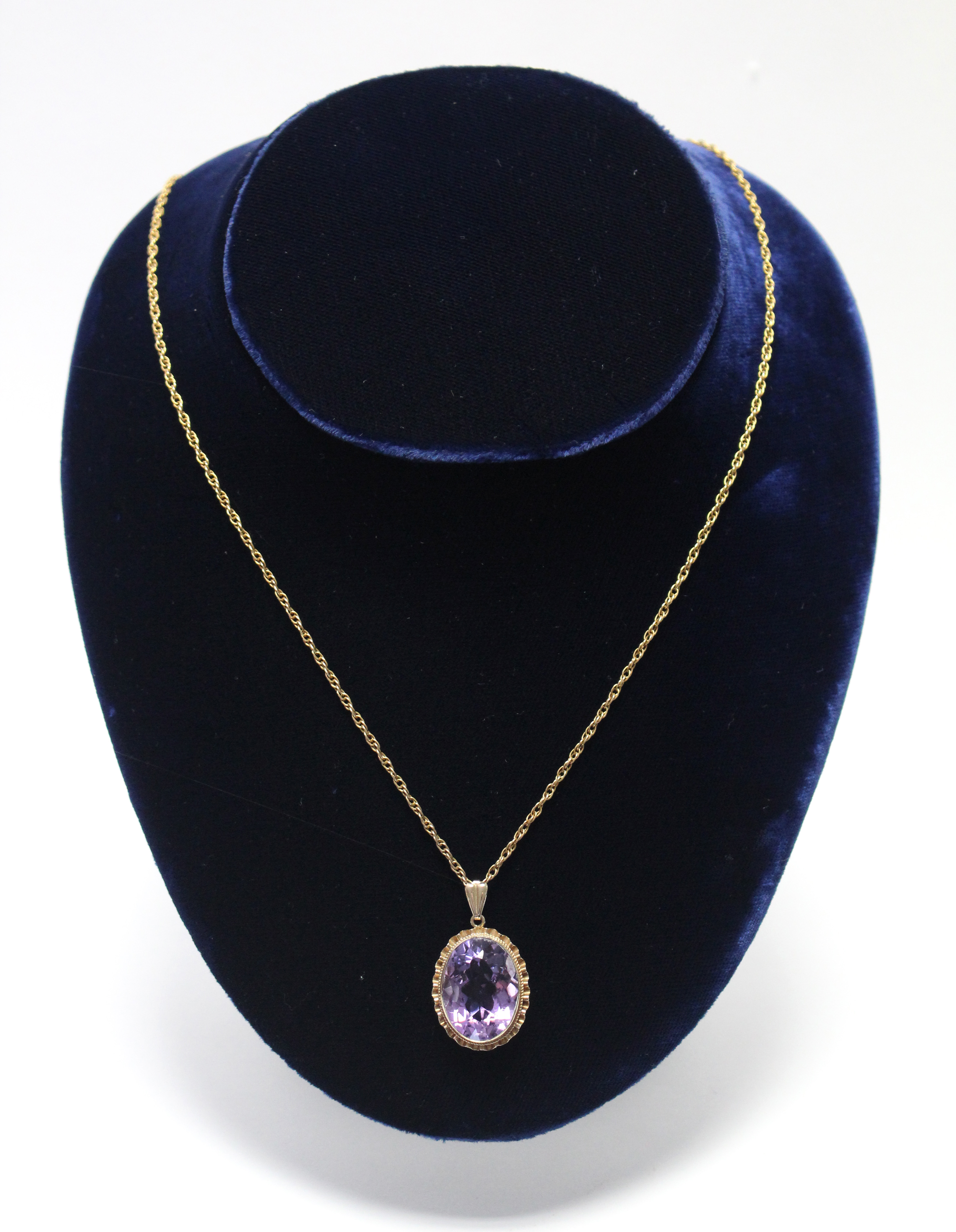 An oval-cut amethyst pendant in 9ct. gold mount, on yellow metal fine-link chain necklet. - Image 3 of 4