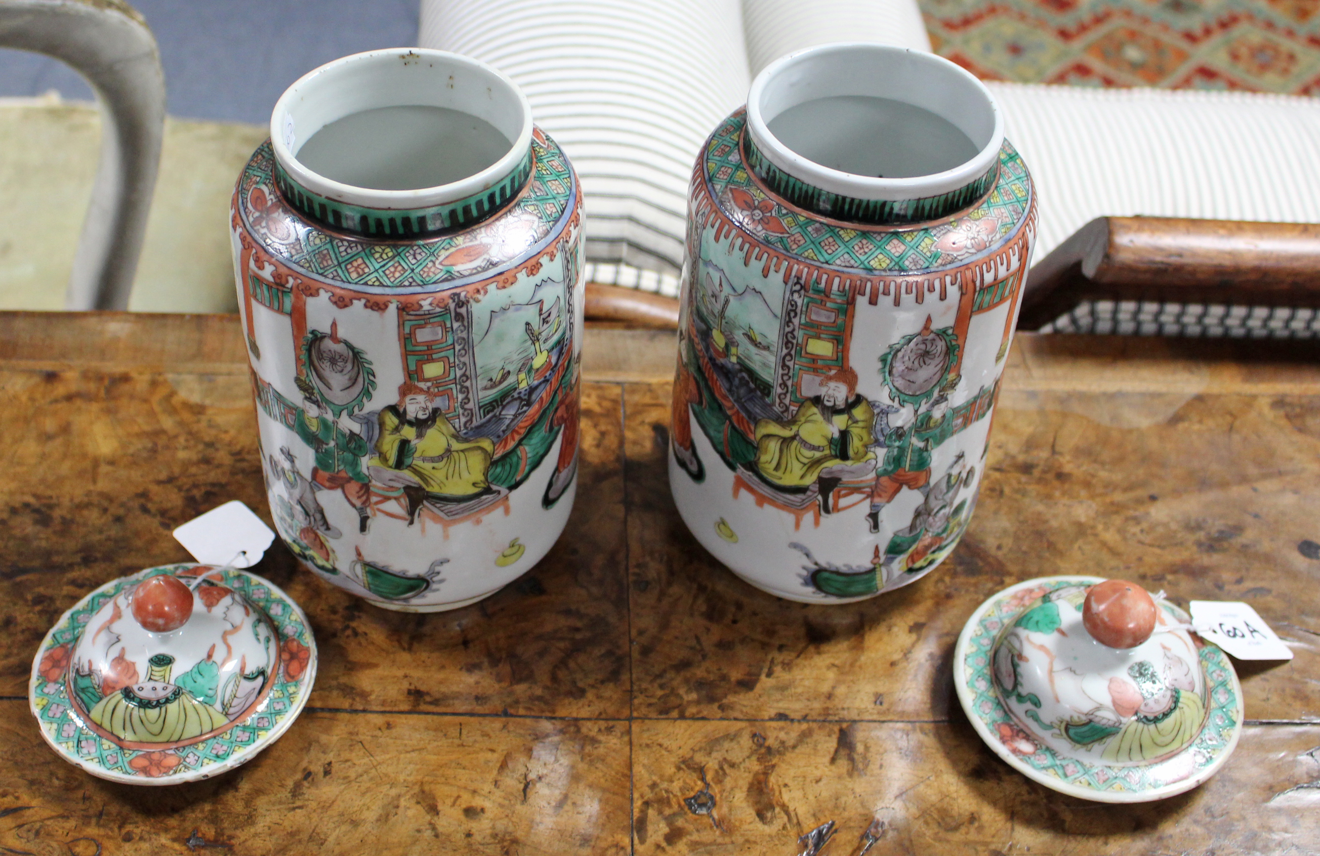 A pair of Chinese porcelain famille verte jars & covers, decorated with courtly figure scenes in the - Image 3 of 4