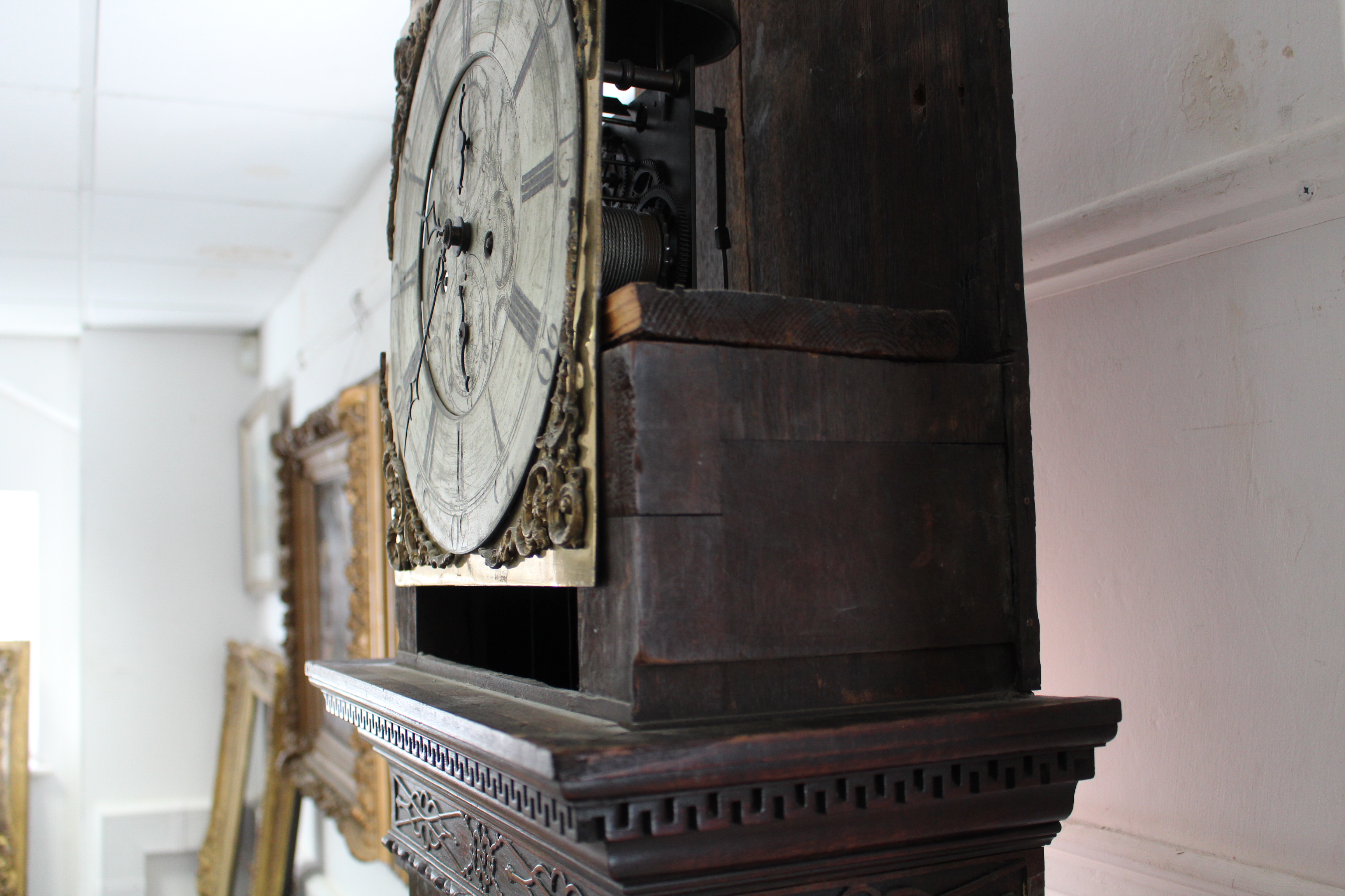 AN 18th century LONGCASE CLOCK, the 14” brass & silvered dial signed: “James Sandiford, Salford” - Image 4 of 8