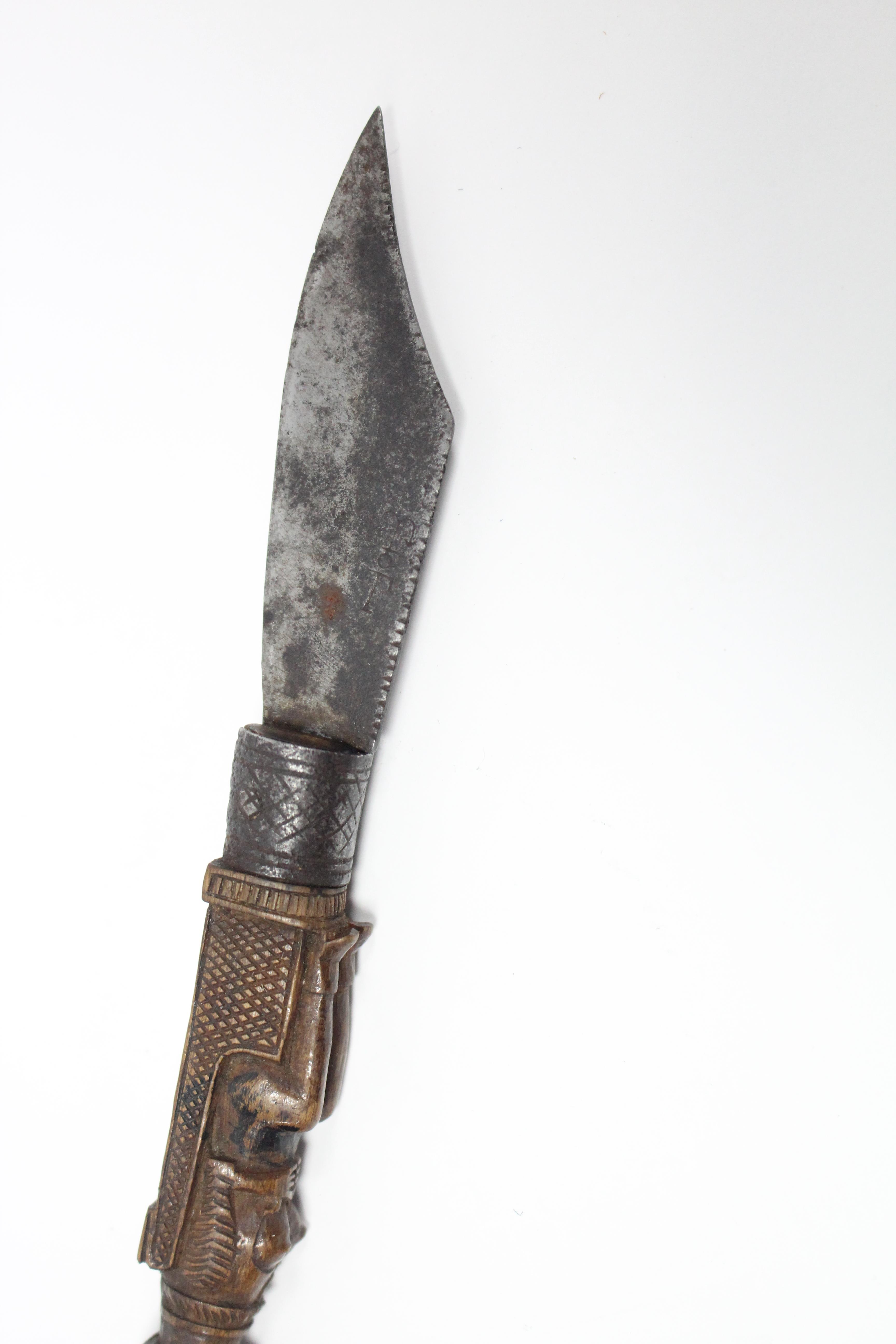 A LATE 18th/EARLY 19th century ‘PENNY’ KNIFE, the boxwood handle carved in the form of a seated - Image 4 of 4