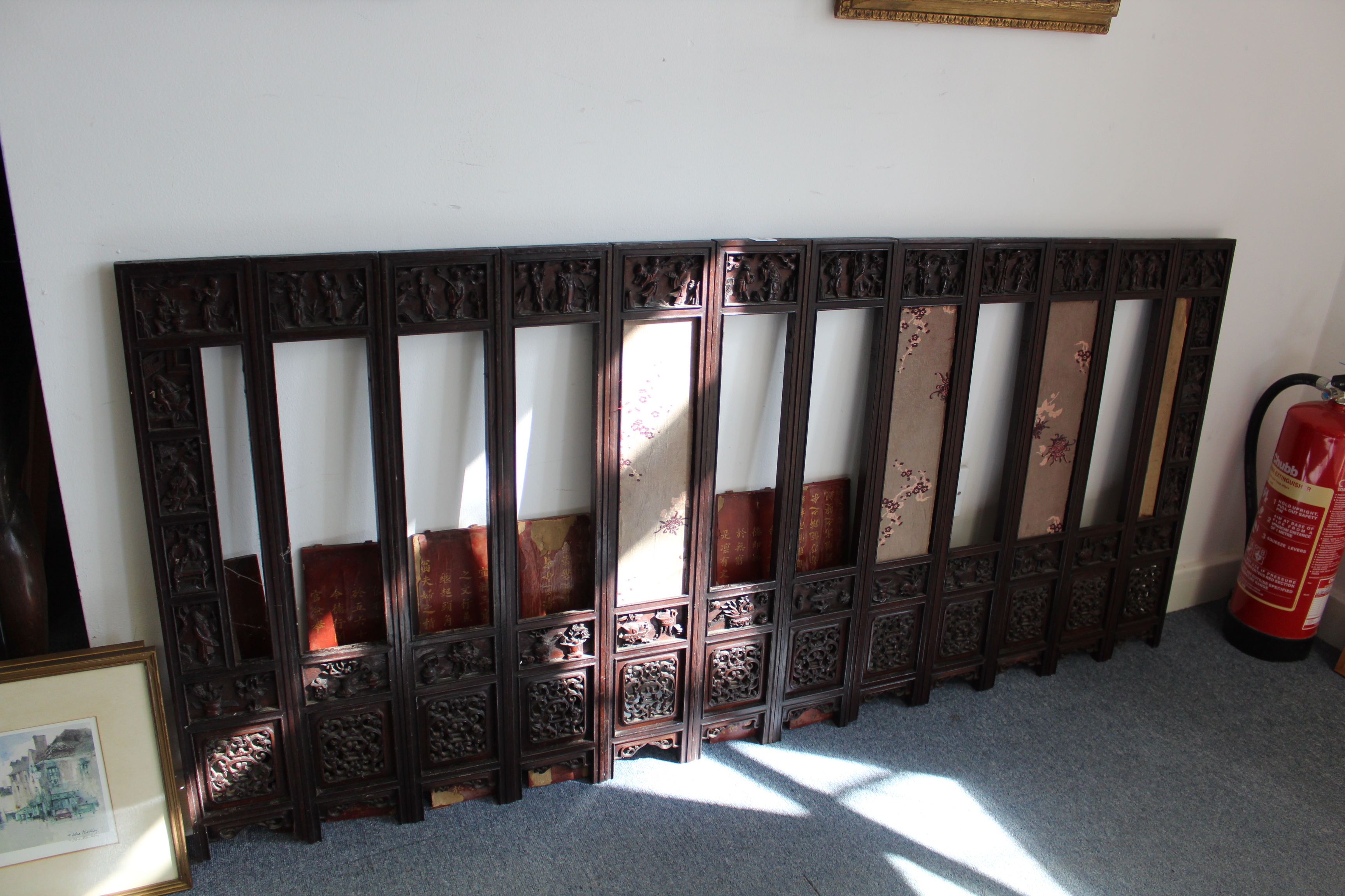 An early 20th century Chinese carved hardwood screen decorated with precious objects, figures, & - Image 6 of 6