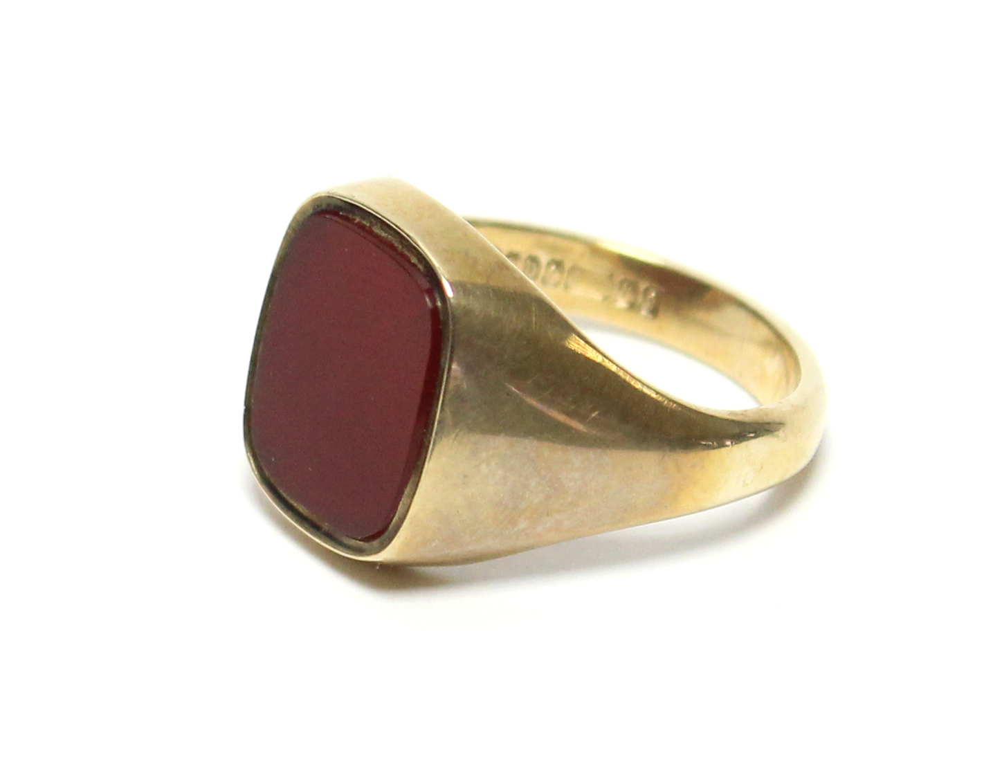 A 9ct. gold gent’s signet ring set oblong carnelian matrix (vacant); Birmingham hallmarks for - Image 2 of 3