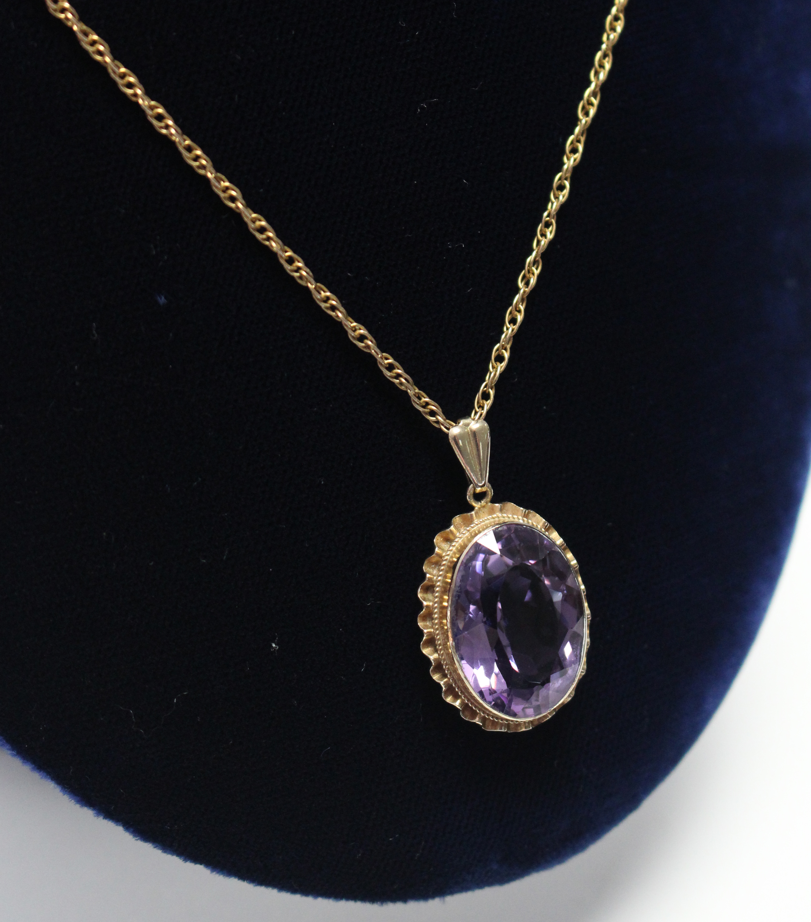 An oval-cut amethyst pendant in 9ct. gold mount, on yellow metal fine-link chain necklet. - Image 4 of 4