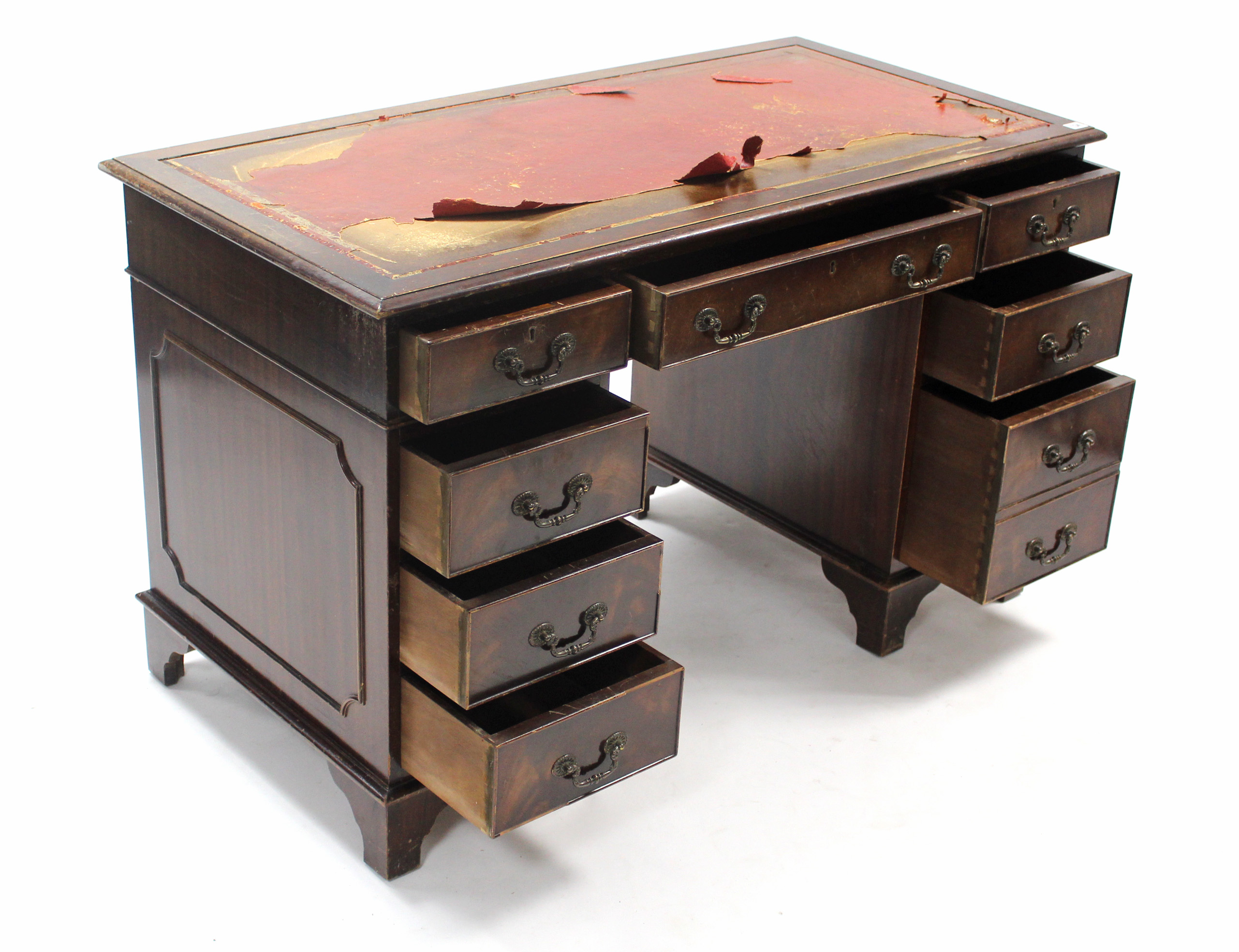 A reproduction mahogany pedestal, desk fitted with an arrangement of eight drawers, & on bracket - Image 2 of 4