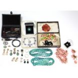 Various items of costume jewellery.