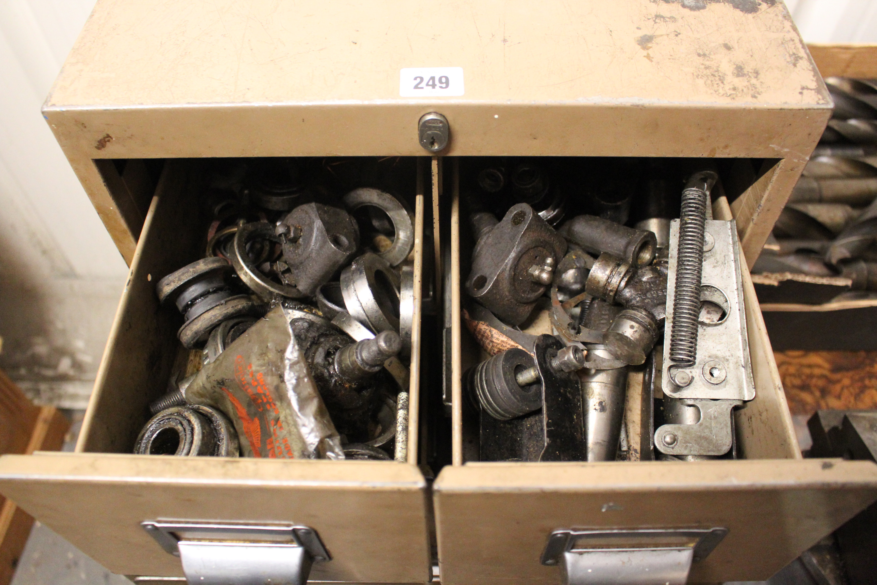 A light brown art-metal counter top chest, fitted two ranks of two short drawers, 15¾” wide x 13½” - Image 3 of 4