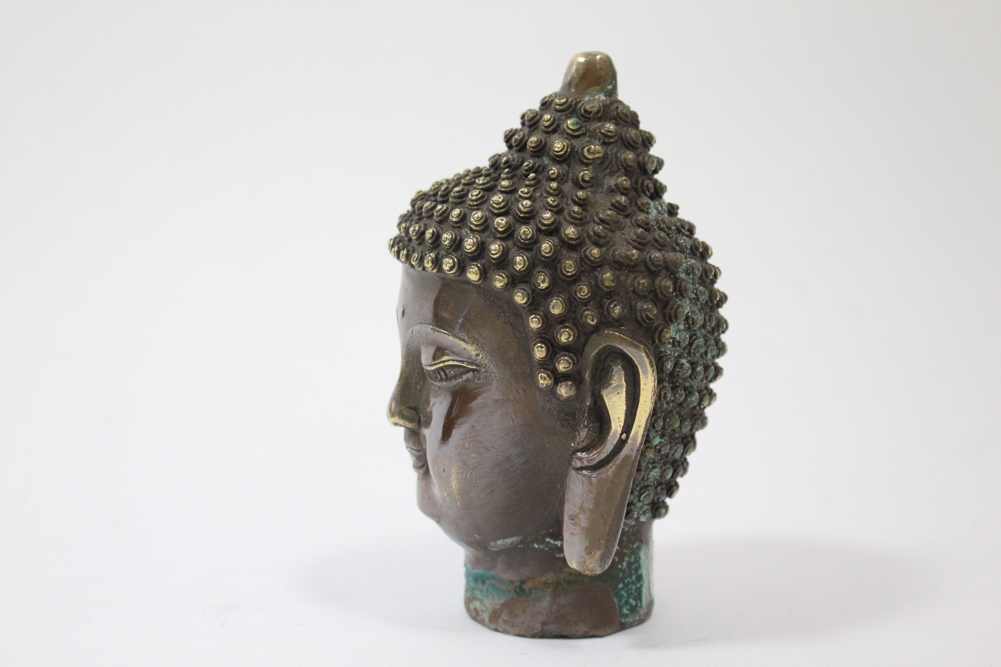 A modern bronzed Thai Buddha ornament, 5¾” high. - Image 3 of 4