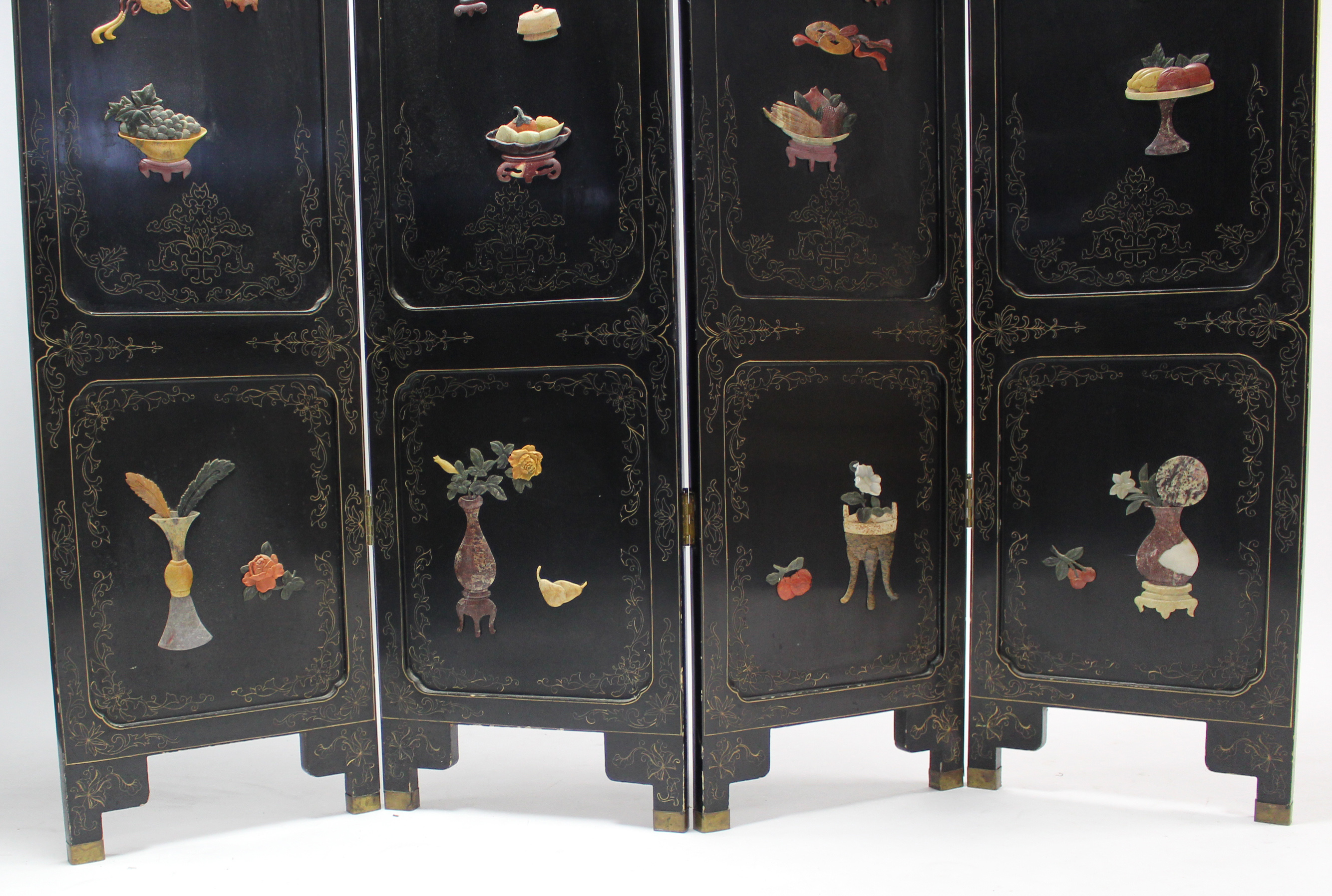 A Chinese black lacquered tall four-fold draught screen with coloured hardstone vase-of-flowers - Image 3 of 7