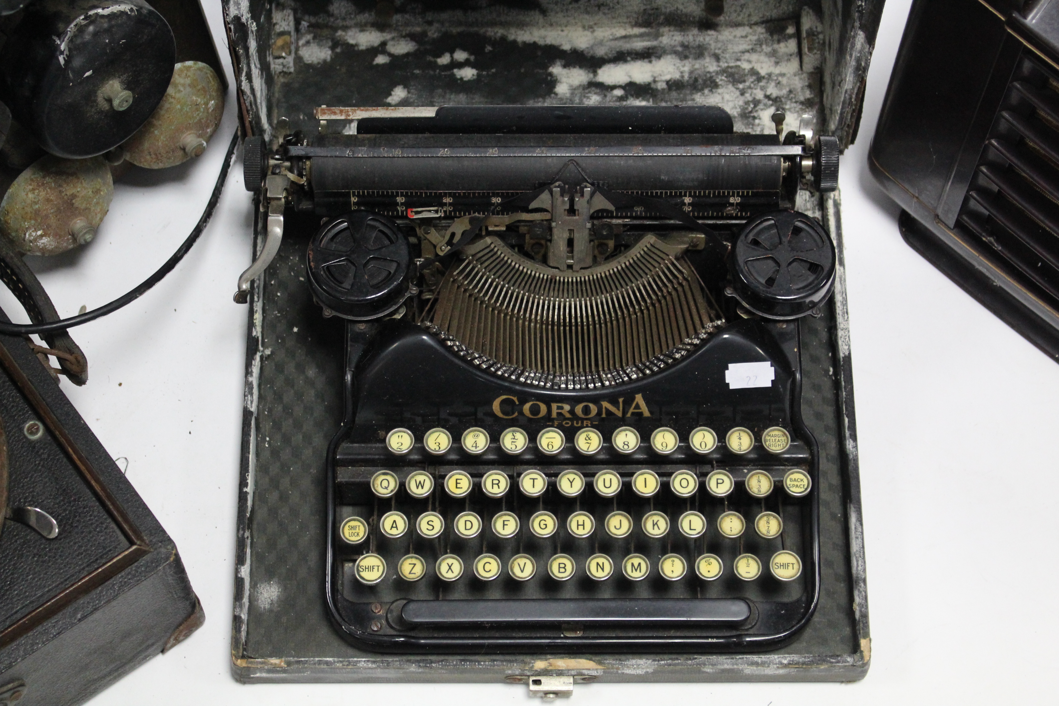 A Corona “Four” portable typewriter; a portable gramophone; a Philips valve radio in brown - Image 2 of 3