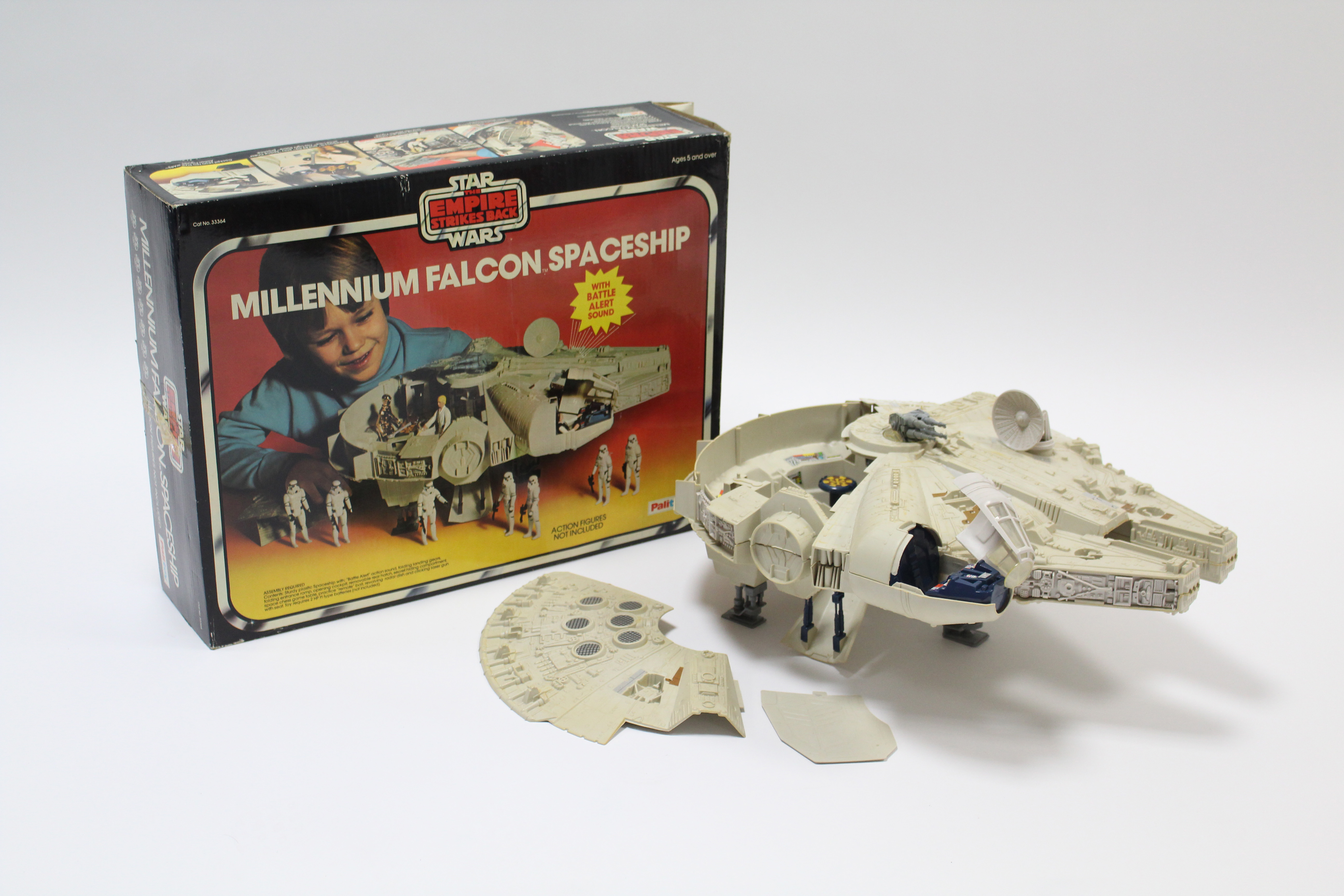 A PALITOY STAR WARS THE EMPIRE STRIKES BACK TOY “MILLENNIUM FALCON SPACESHIP”, BOXED. - Image 2 of 3