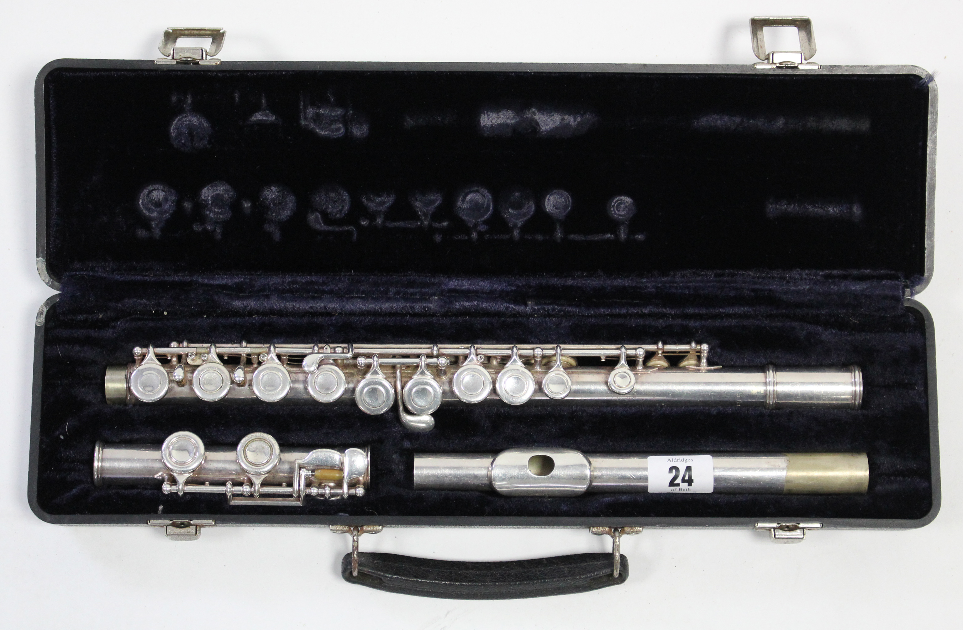 An Artley chrome-plated flute, in fitted case.