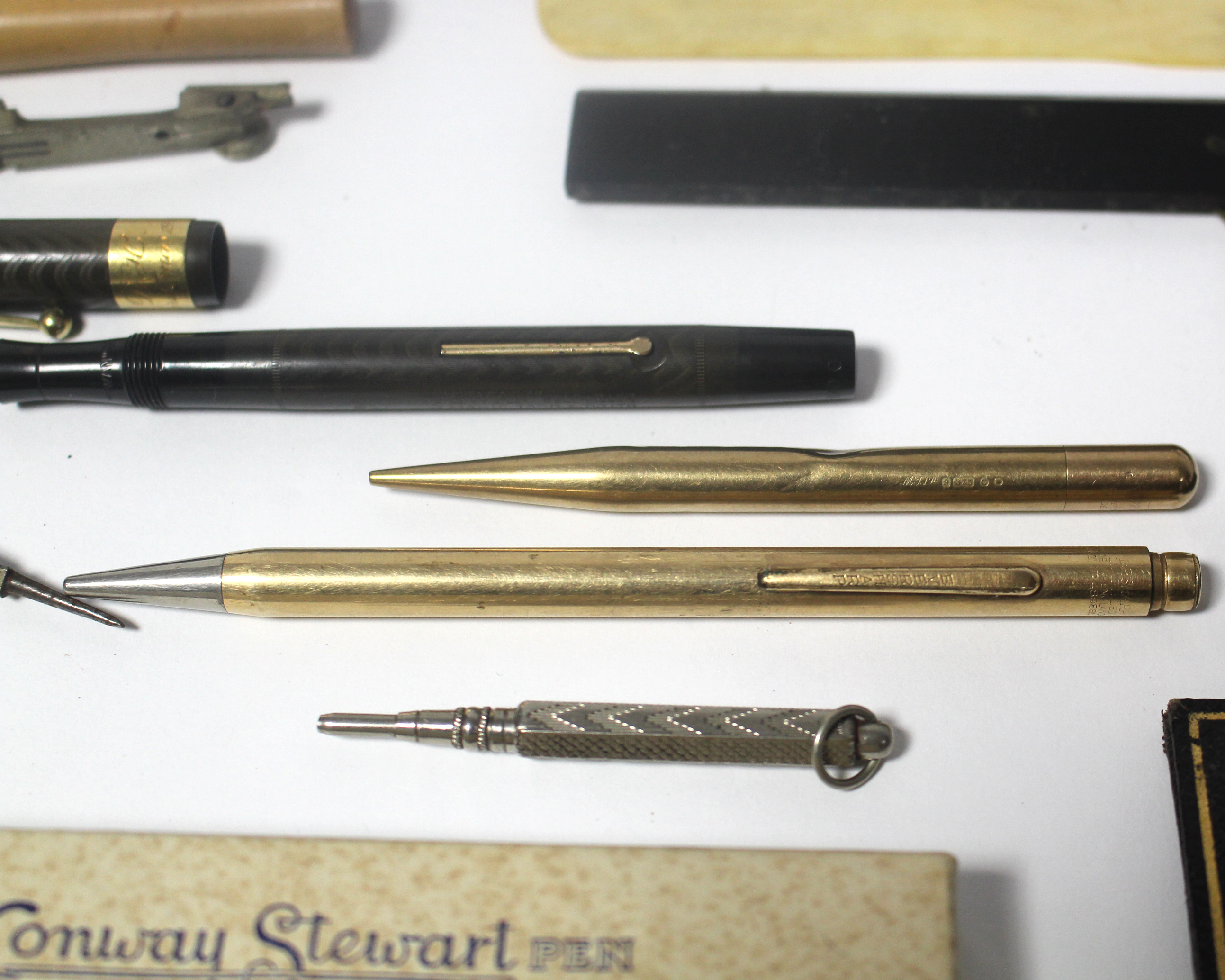 A Conway Stewart fountain pen (No. 55), boxed; a Swan self-filler fountain pen; a 9ct gold cased - Image 5 of 5