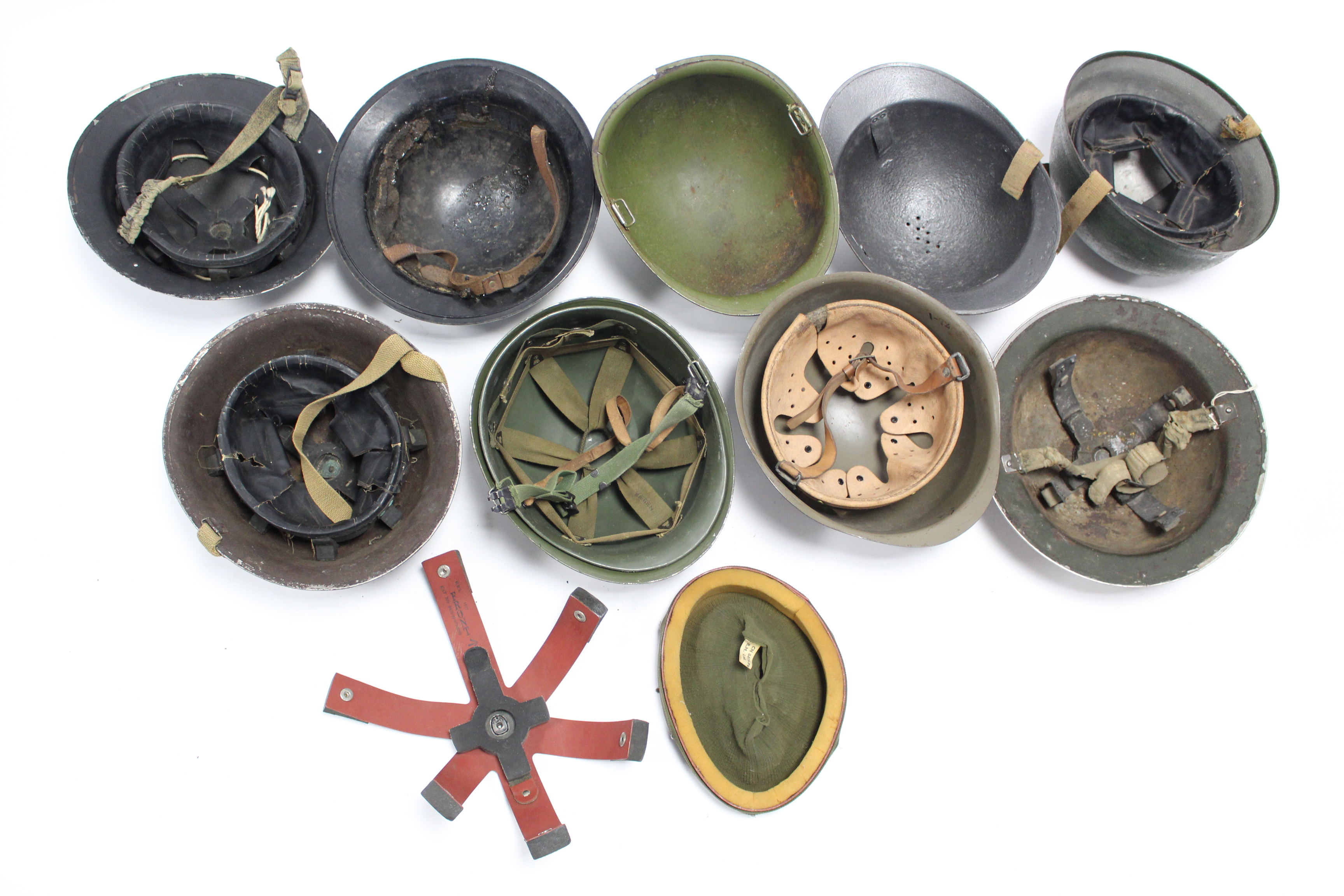 Seventeen various military helmets, caps, etc. - Image 11 of 11