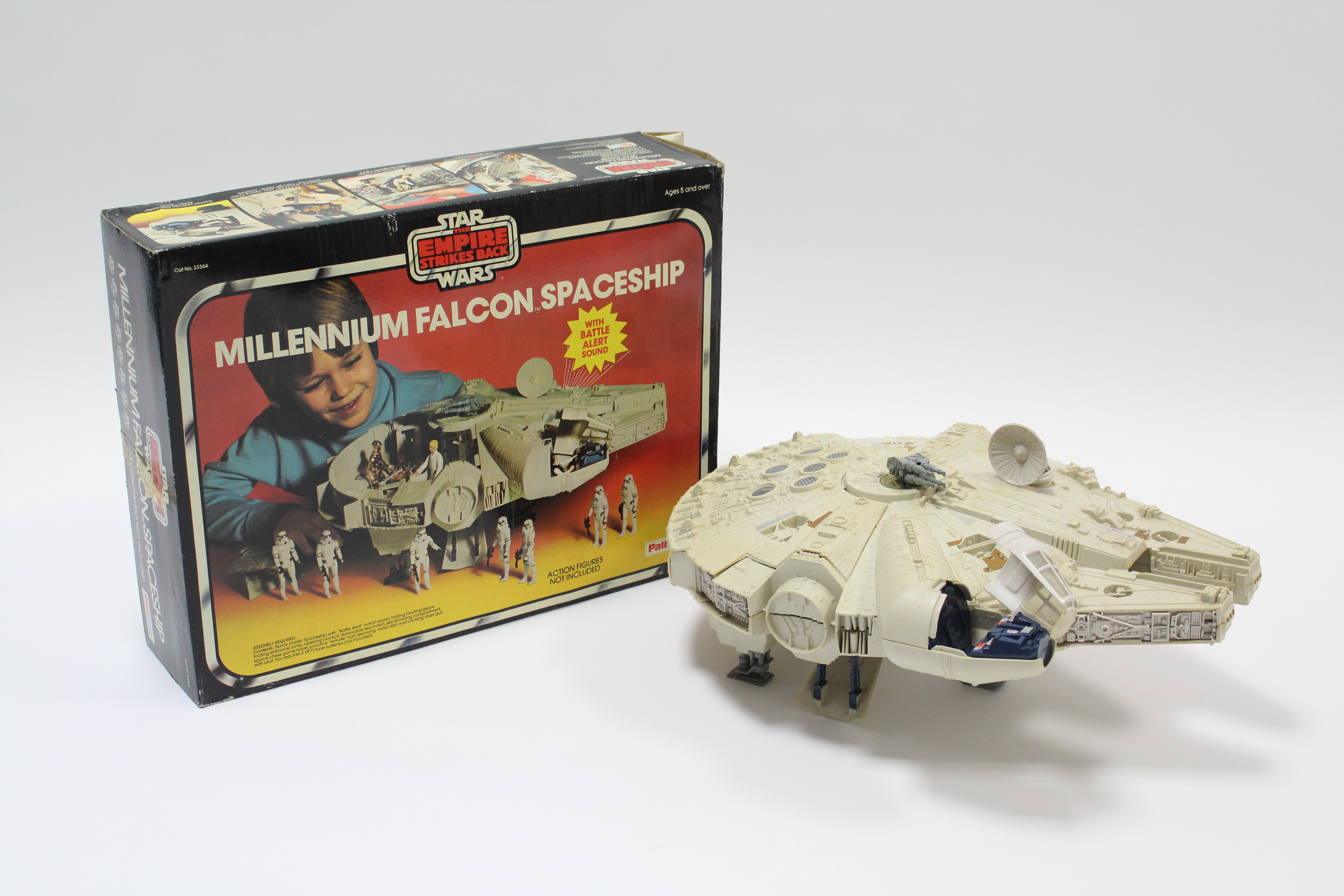 A PALITOY STAR WARS THE EMPIRE STRIKES BACK TOY “MILLENNIUM FALCON SPACESHIP”, BOXED. - Image 3 of 3