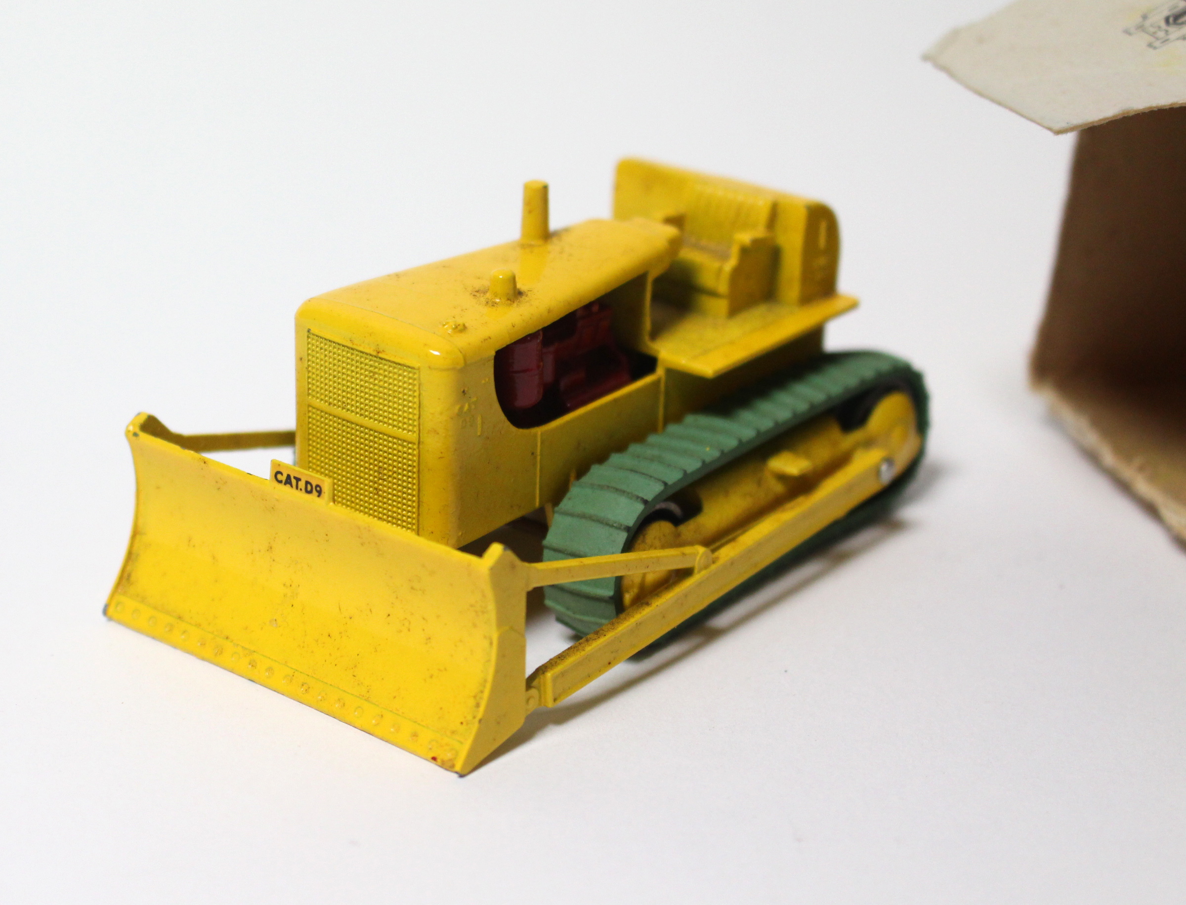 A Lesney Matchbox king size scale model “D9 Caterpillar Bulldozer” (K-3), boxed. - Image 2 of 4