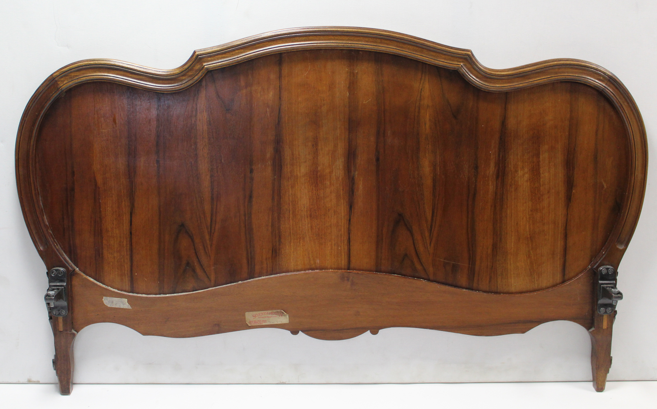 A continental-style carved walnut 5; bedstead with shaped head & footboard, complete with side - Image 3 of 4