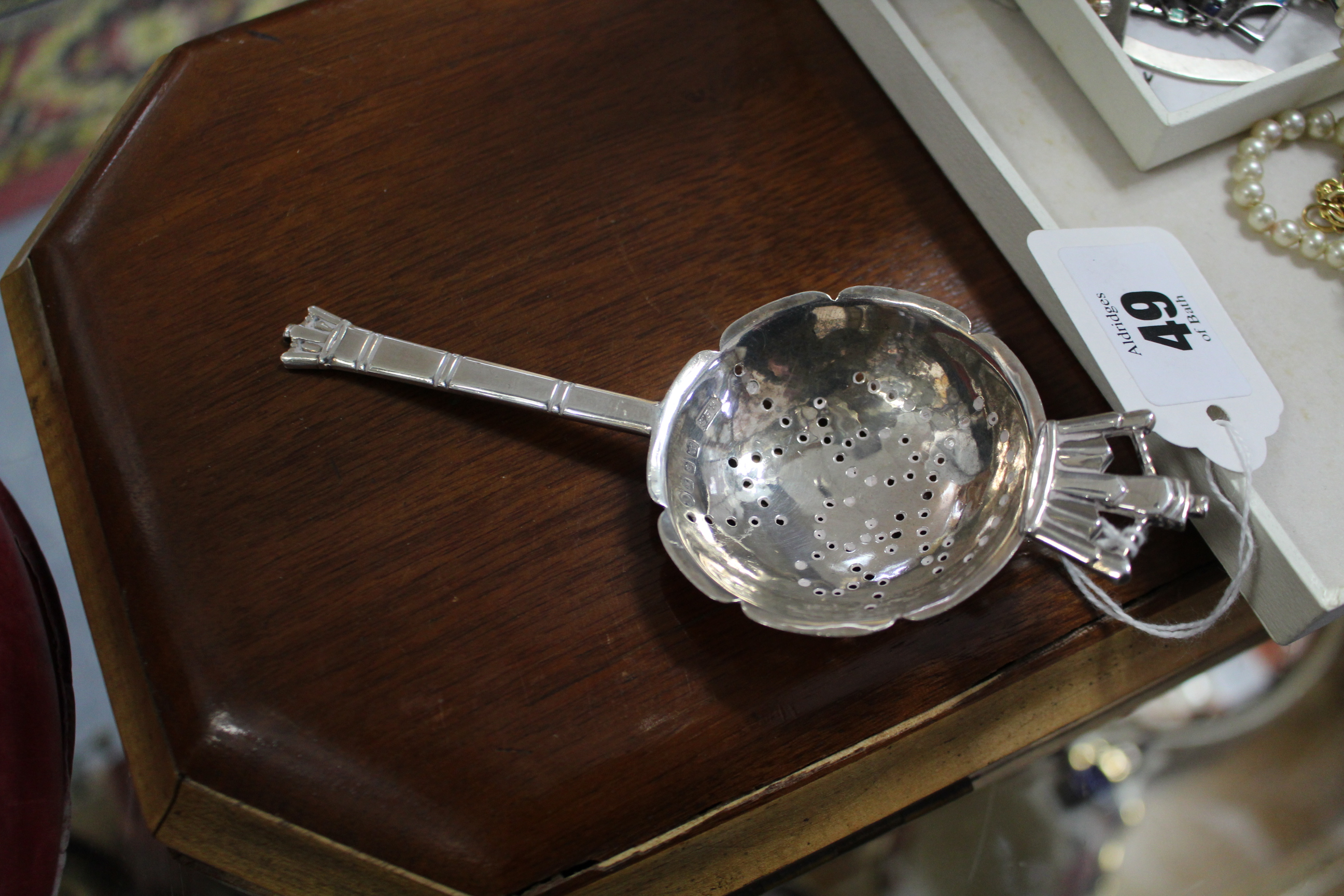 A silver tea strainer, London 1935; a ladies’ wristwatch; a 19th century Meissen porcelain - Image 2 of 5