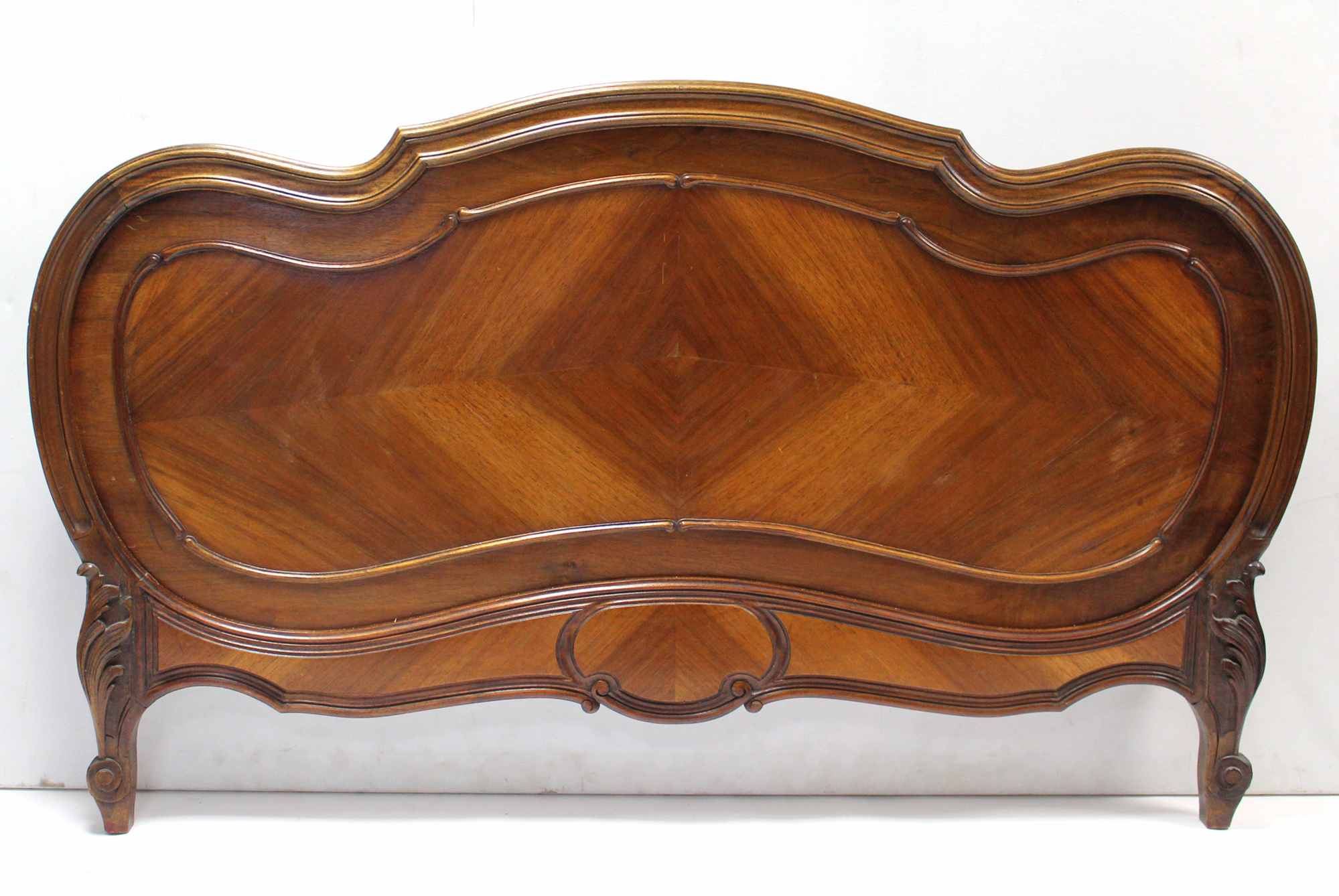 A continental-style carved walnut 5; bedstead with shaped head & footboard, complete with side - Image 2 of 4